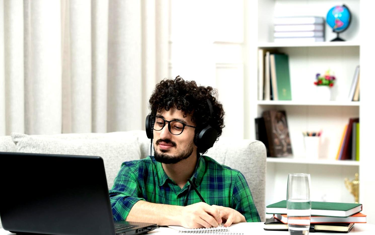 Analyse de documents financiers lors d'une session de formation
